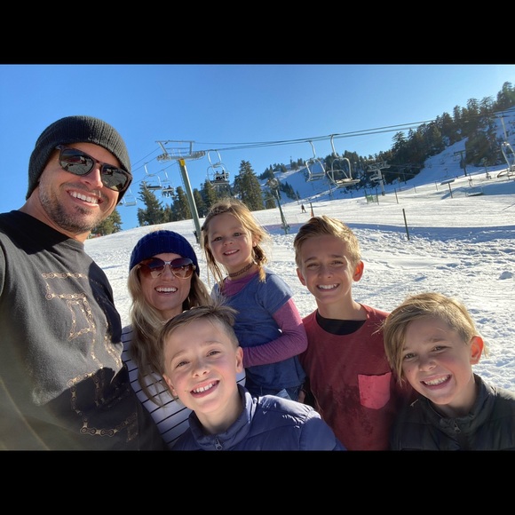 Meet your Posher, Stephanie - Picture 2 of 5